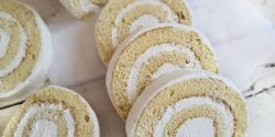 طرز تهیه رولت خامه ای به روش ساده خانگی با طعم عالی