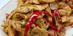 طرز تهیه خوراک مرغ و قارچ ساده با طعم بسیار عالی
