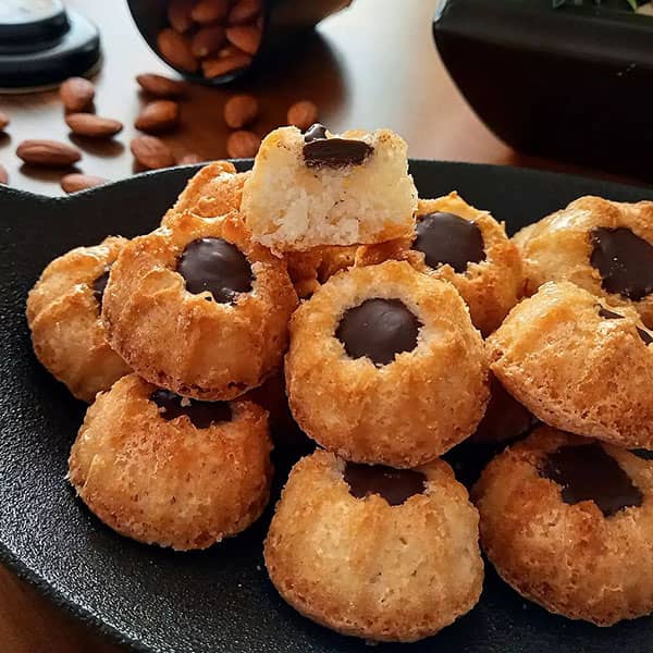 طرز تهیه شیرینی بادام نارگیل