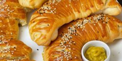 طرز تهیه پیراشکی پیتزایی ساده با طعم بسیار عالی