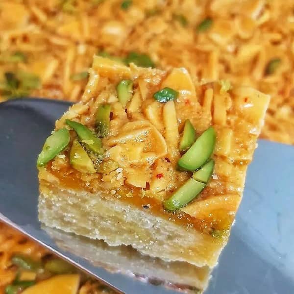 طرز تهیه شیرینی ملکه بادام
