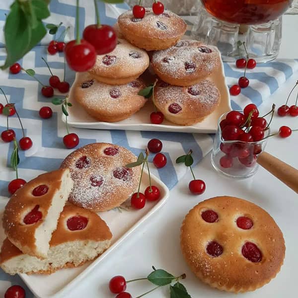 طرز تهیه شیرینی پای آلبالو
