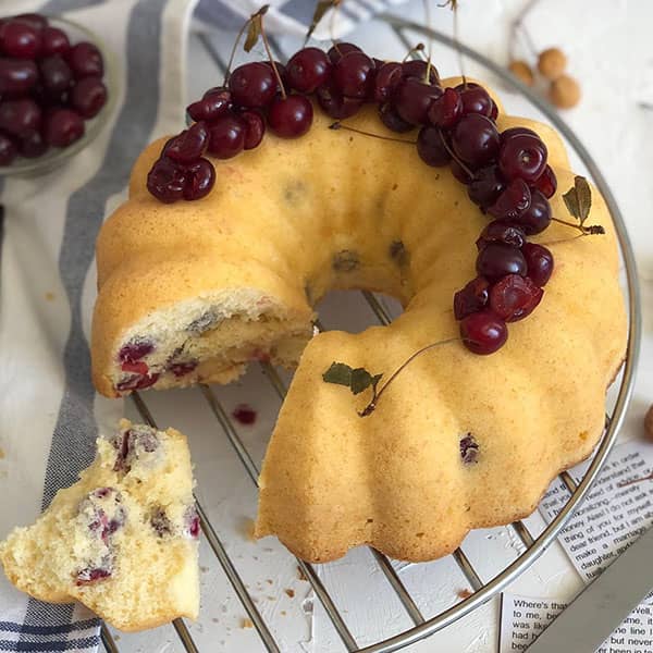 طرز تهیه کیک آلبالو