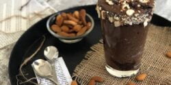طرز تهیه اسموتی بادام شکلات ساده با طعم بسیار عالی