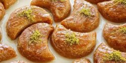 طرز تهیه شیرینی ماه به روش خانگی و با طعم بسیار عالی