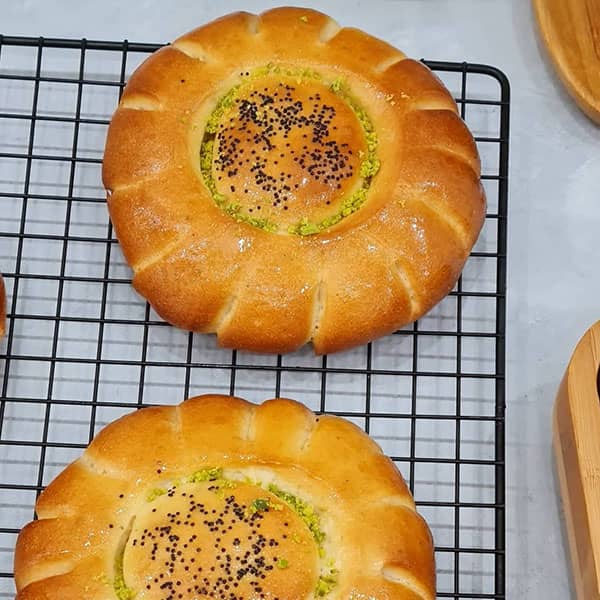 طرز تهیه نان شیرین