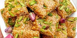 طرز تهیه سوهان کنجدی به روش سنتی و با طعم بسیار عالی