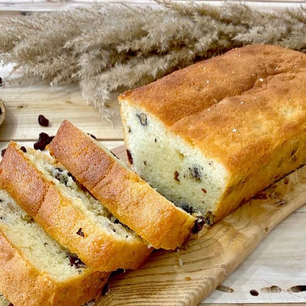 طرز تهیه کیک صبحانه گردویی کشمشی خانگی شکلاتی رضوی با ماست ساده دو رنگ