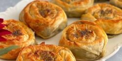 طرز تهیه بورک اسفناج به روش مجلسی و طعم بسیار عالی