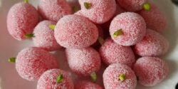 طرز تهیه شیرینی توت بادامی مجلسی با طعم بسیار عالی