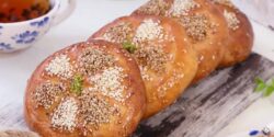 طرز تهیه نان کنجدی به روش سنتی با طعم بسیار عالی