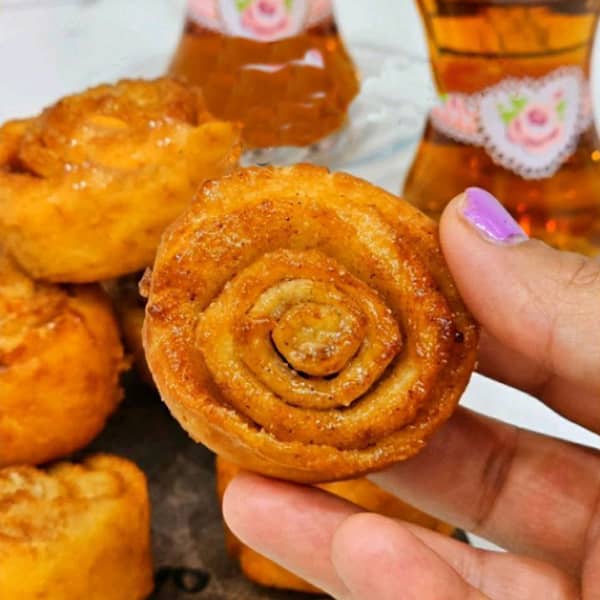 طرز تهیه شیرینی گل رز