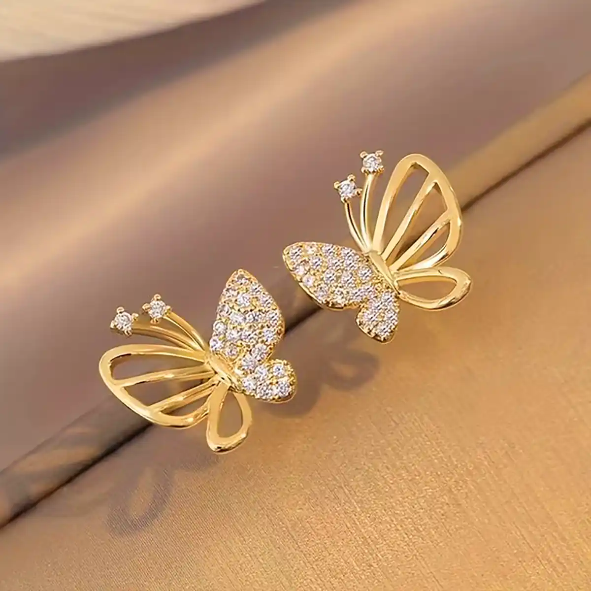 گوشواره سوارسکی پروانه ای