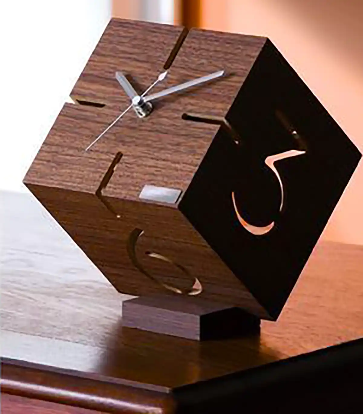 ساعت چوبی شیک