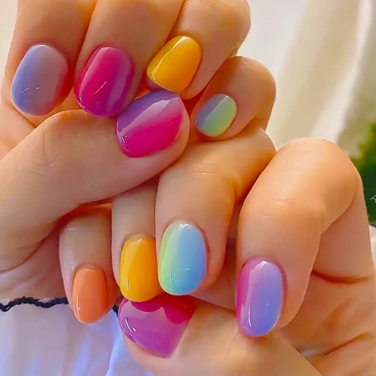 ایده طراحی ناخن امبره رنگی