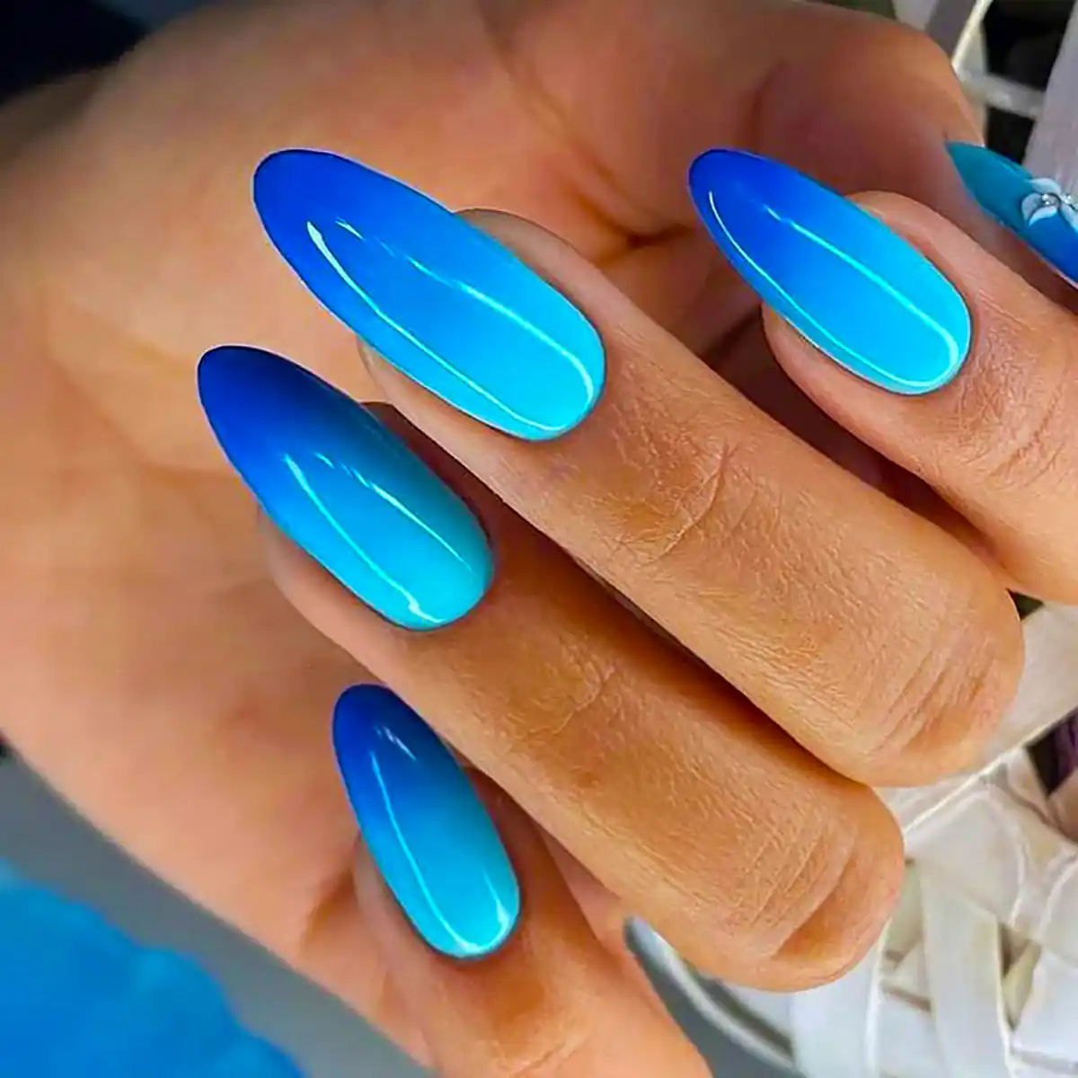 ایده طراحی ناخن آبی