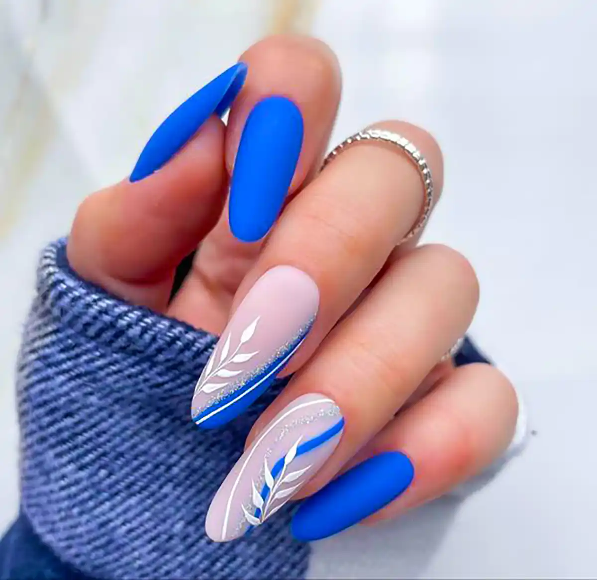ایده طراحی ناخن آبی