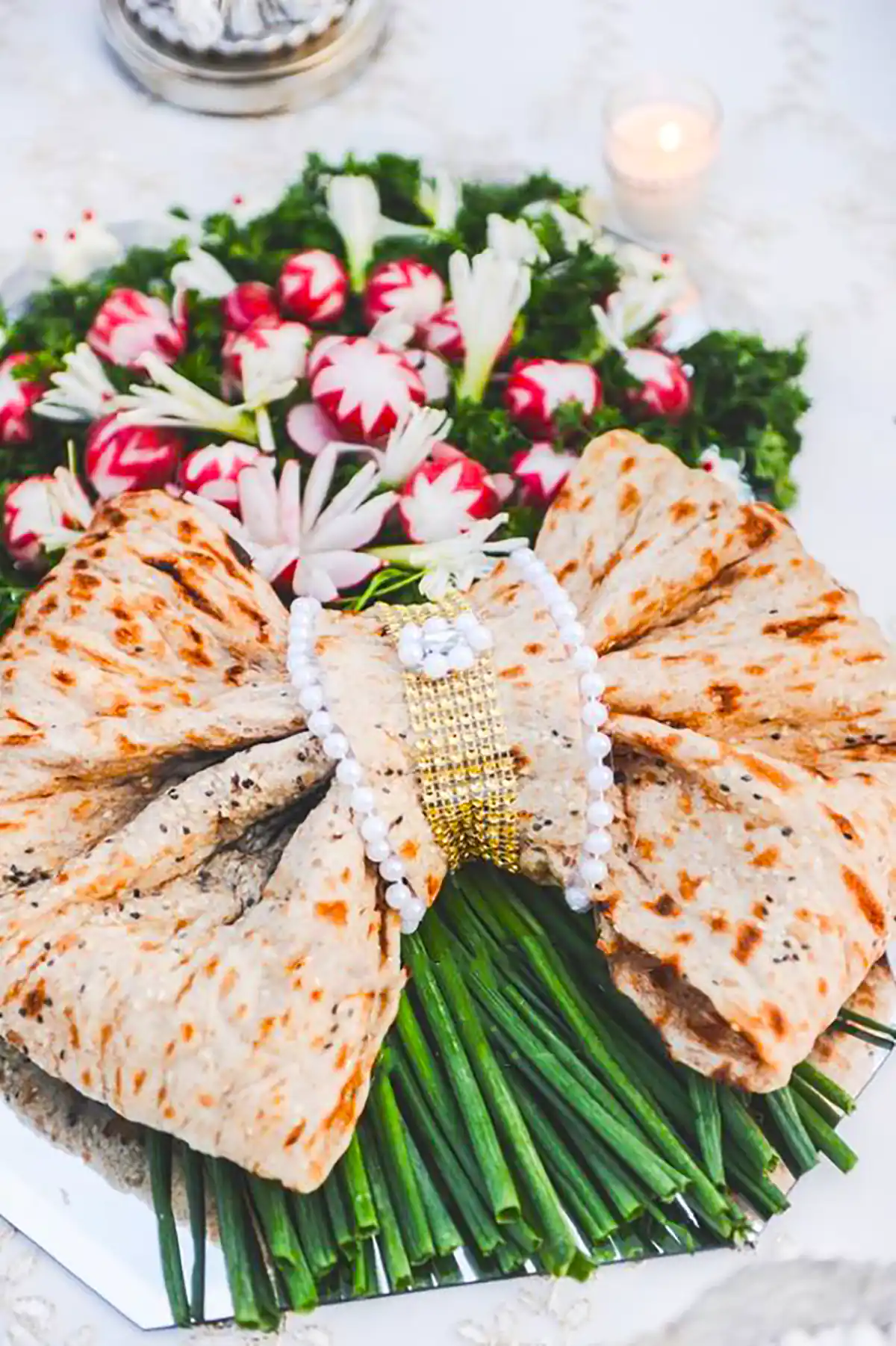 نون پنیر سبزی سفره عقد