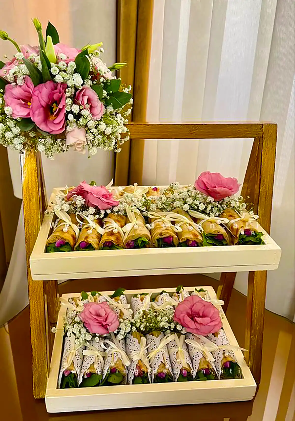 نون پنیر سبزی سفره عقد