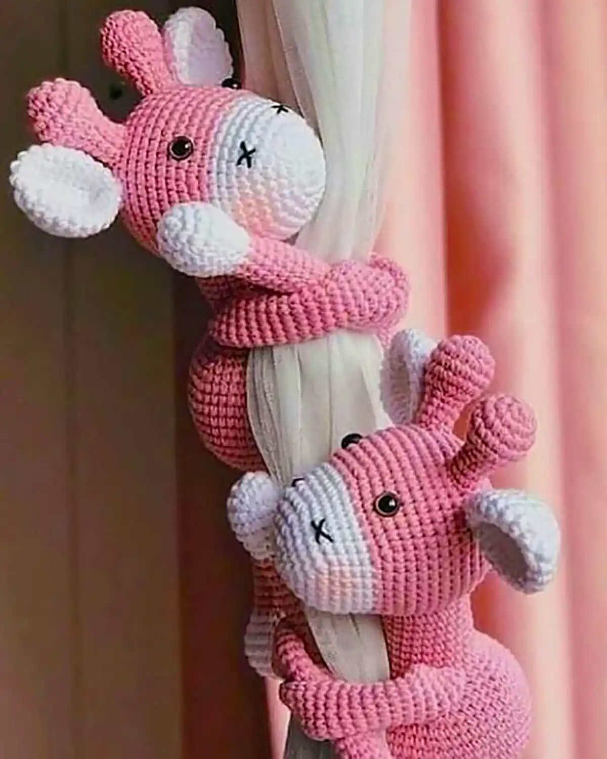 نگهدارنده پرده عروسکی بافتنی