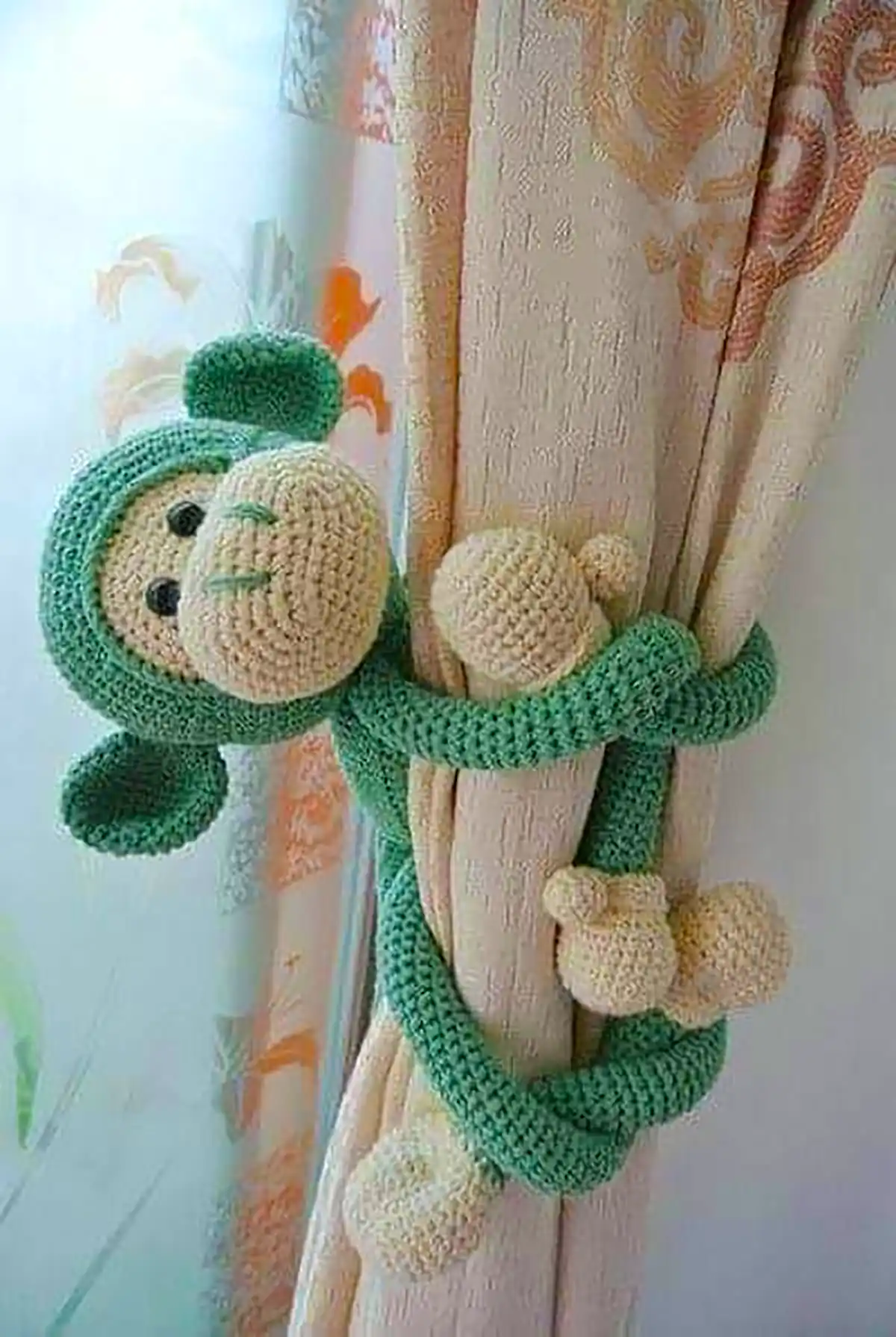 نگهدارنده پرده عروسکی بافتنی