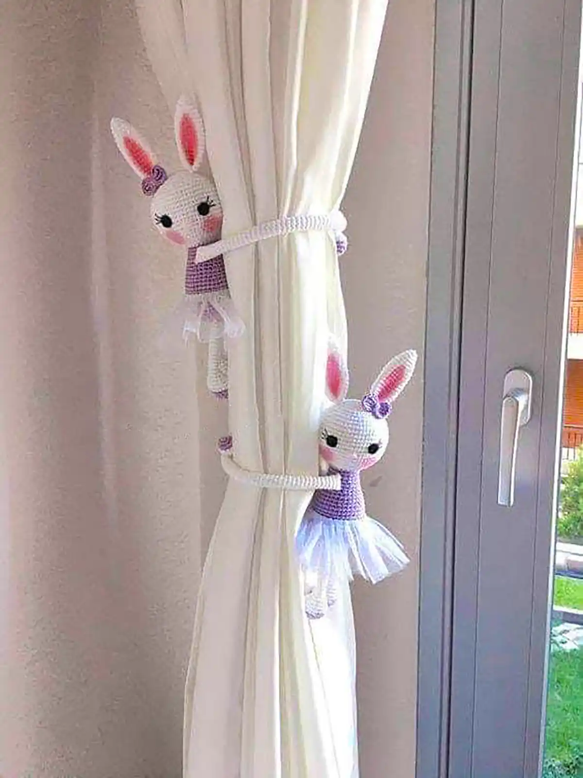 نگهدارنده پرده عروسکی بافتنی