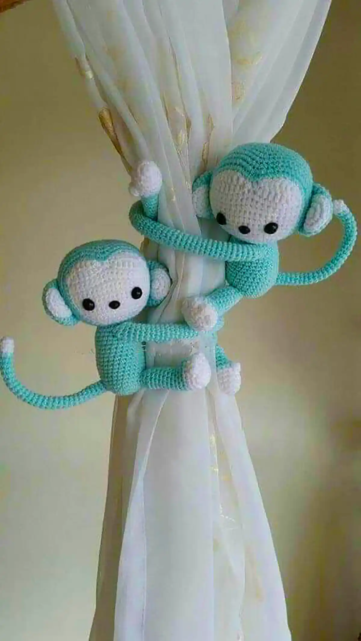 نگهدارنده پرده عروسکی بافتنی