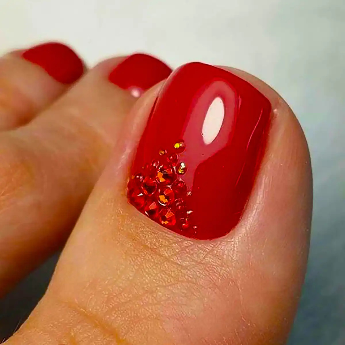 طراحی ناخن پا قرمز جذاب
