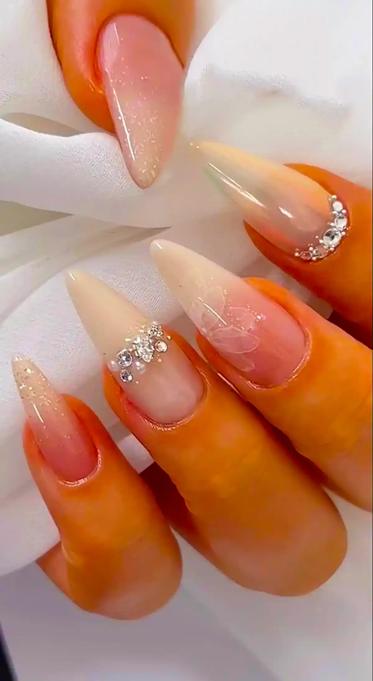 طراحی ناخن سفید عروس شیک