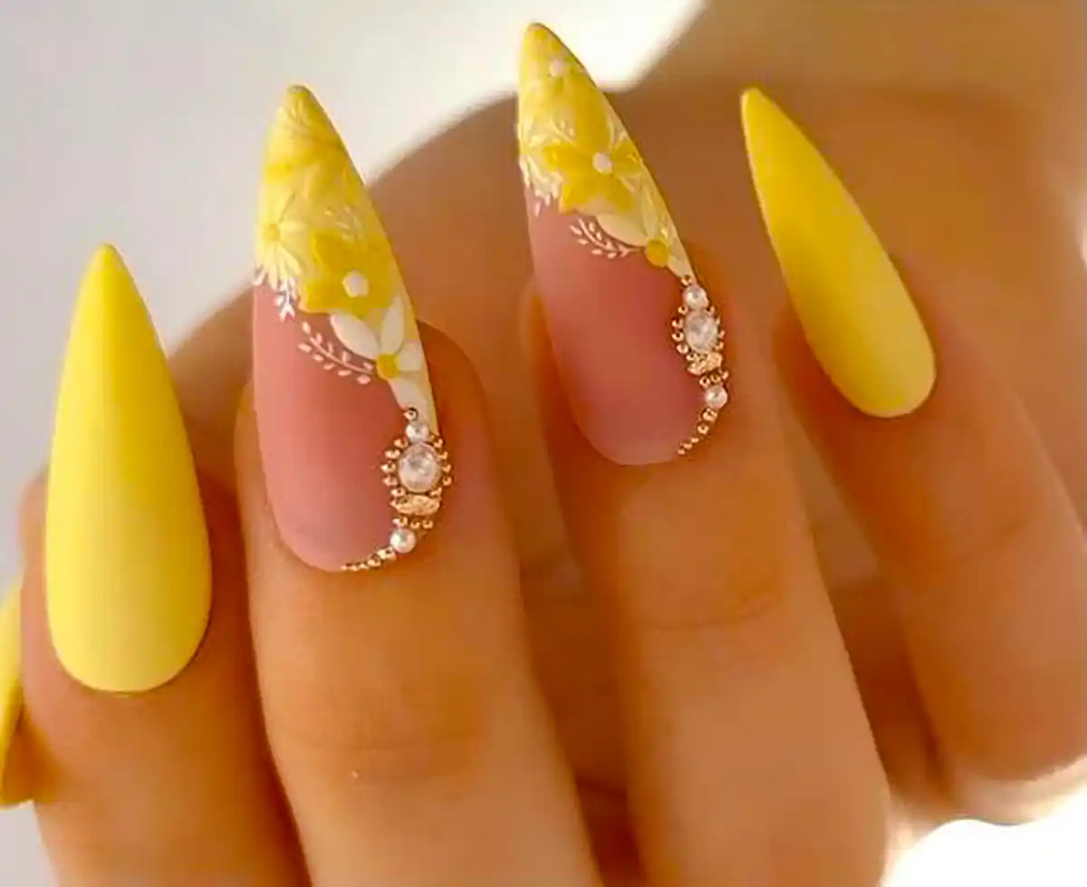 طراحی ناخن زرد جذاب