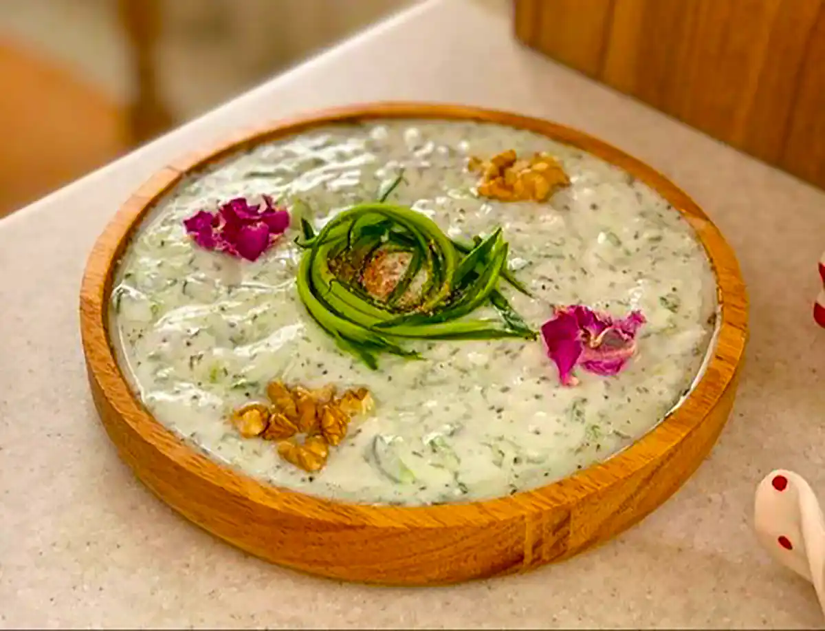 تزیین ماست و خیار مجلسی