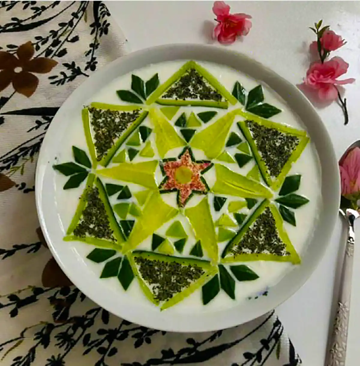 تزیین ماست و خیار مجلسی