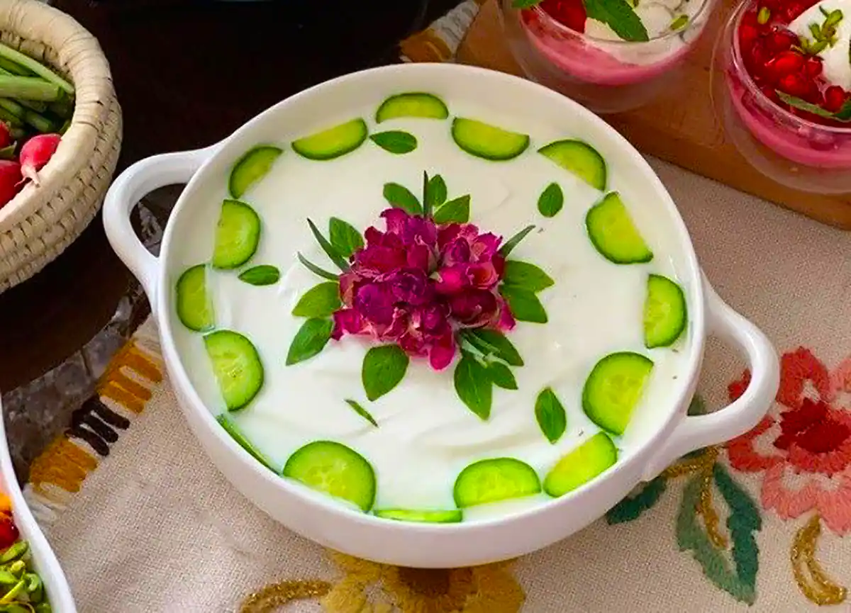 تزیین ماست و خیار مجلسی