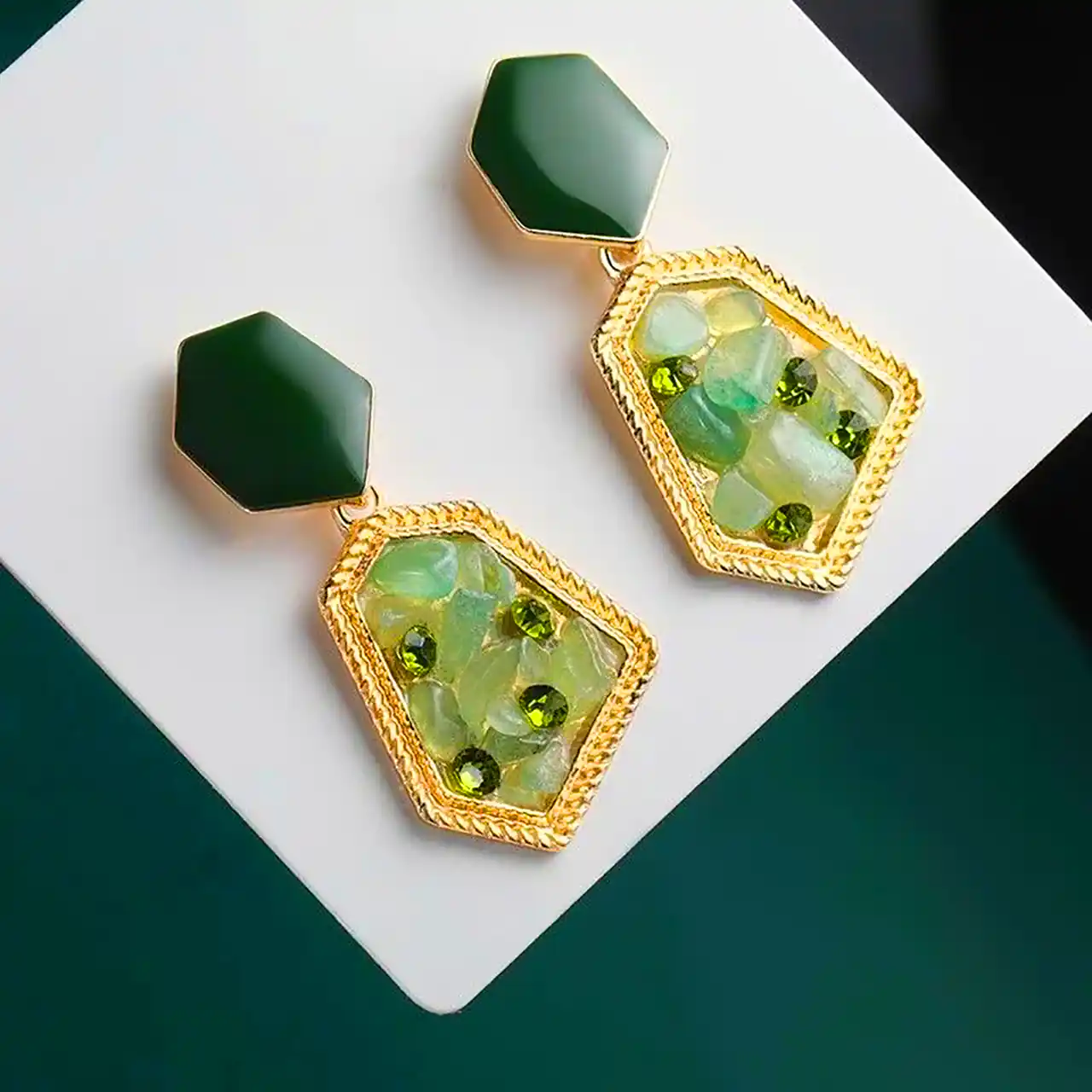 گوشواره با سنگ معدنی