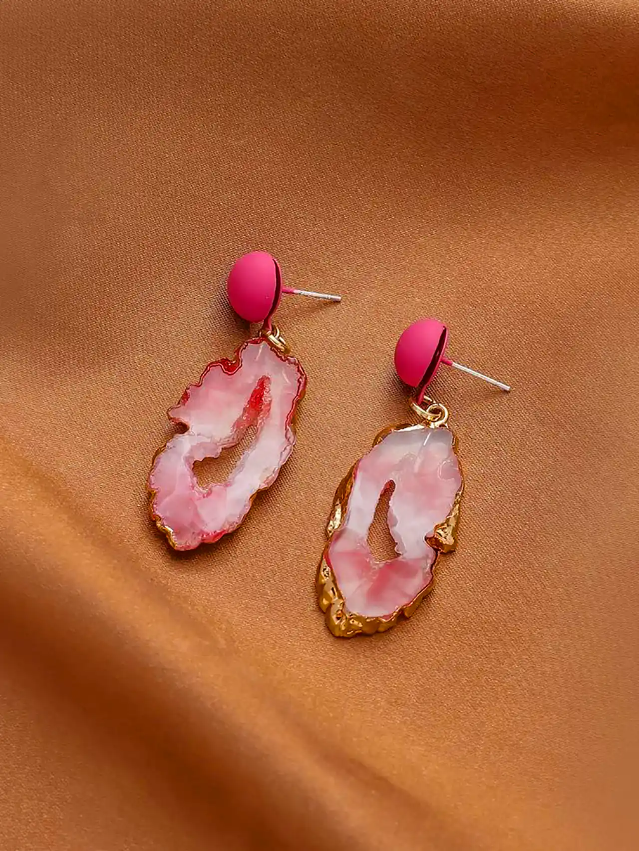 گوشواره با سنگ معدنی