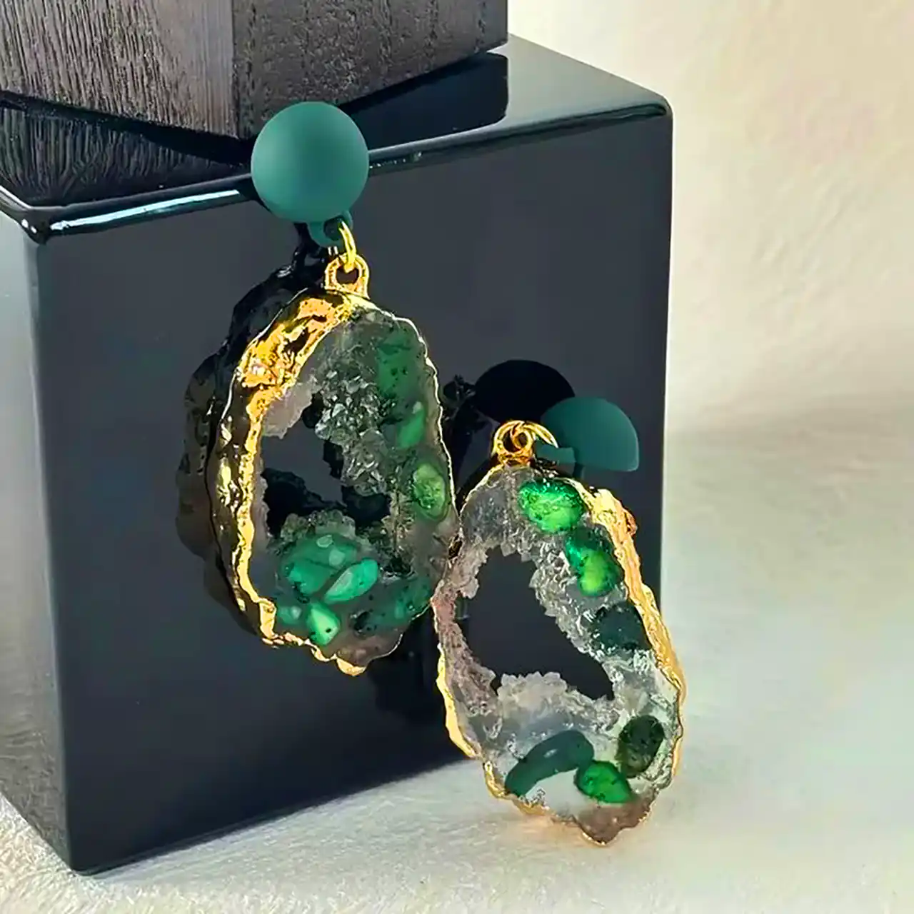 گوشواره با سنگ معدنی