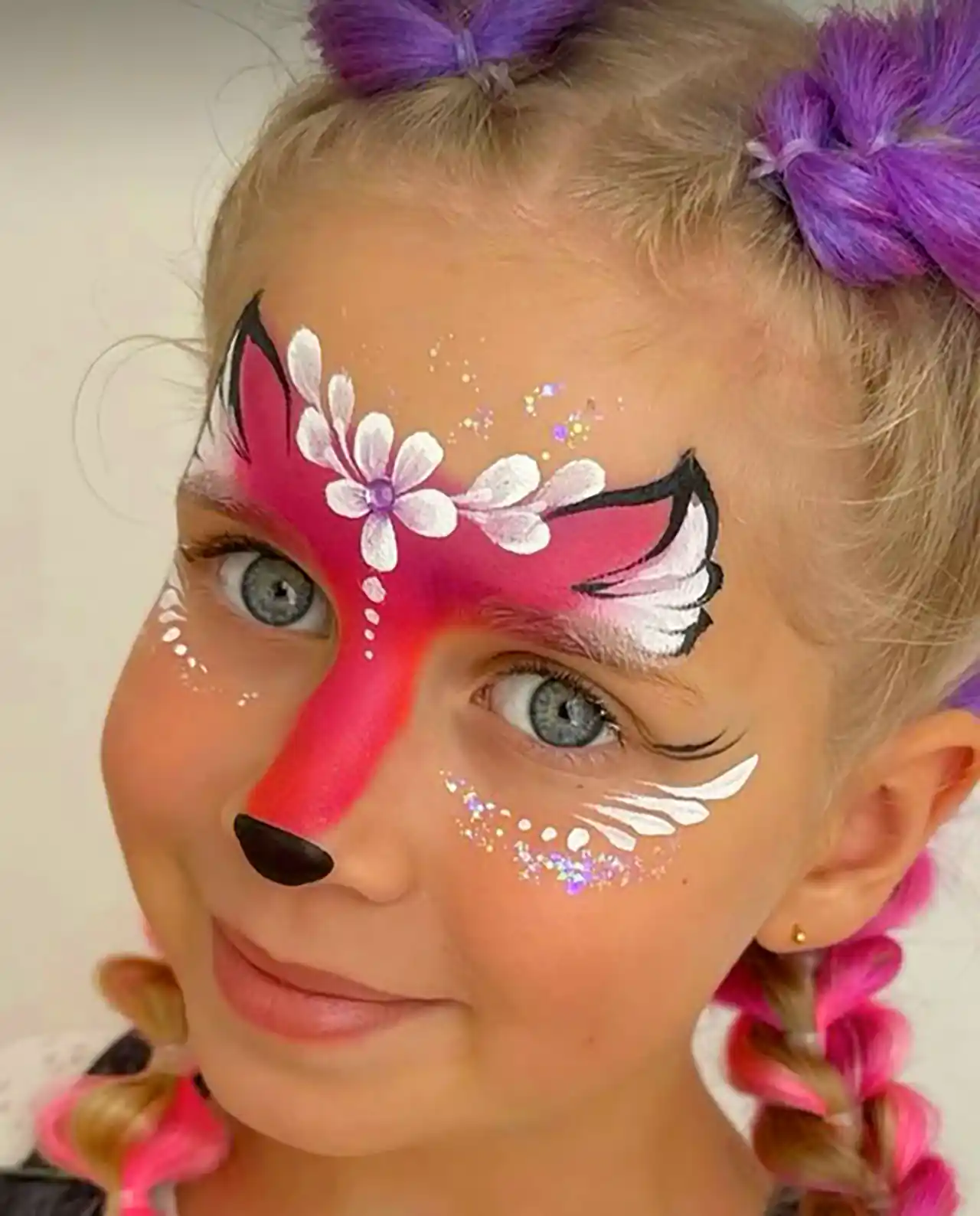 نقاشی گرافیکی روی صورت کودک