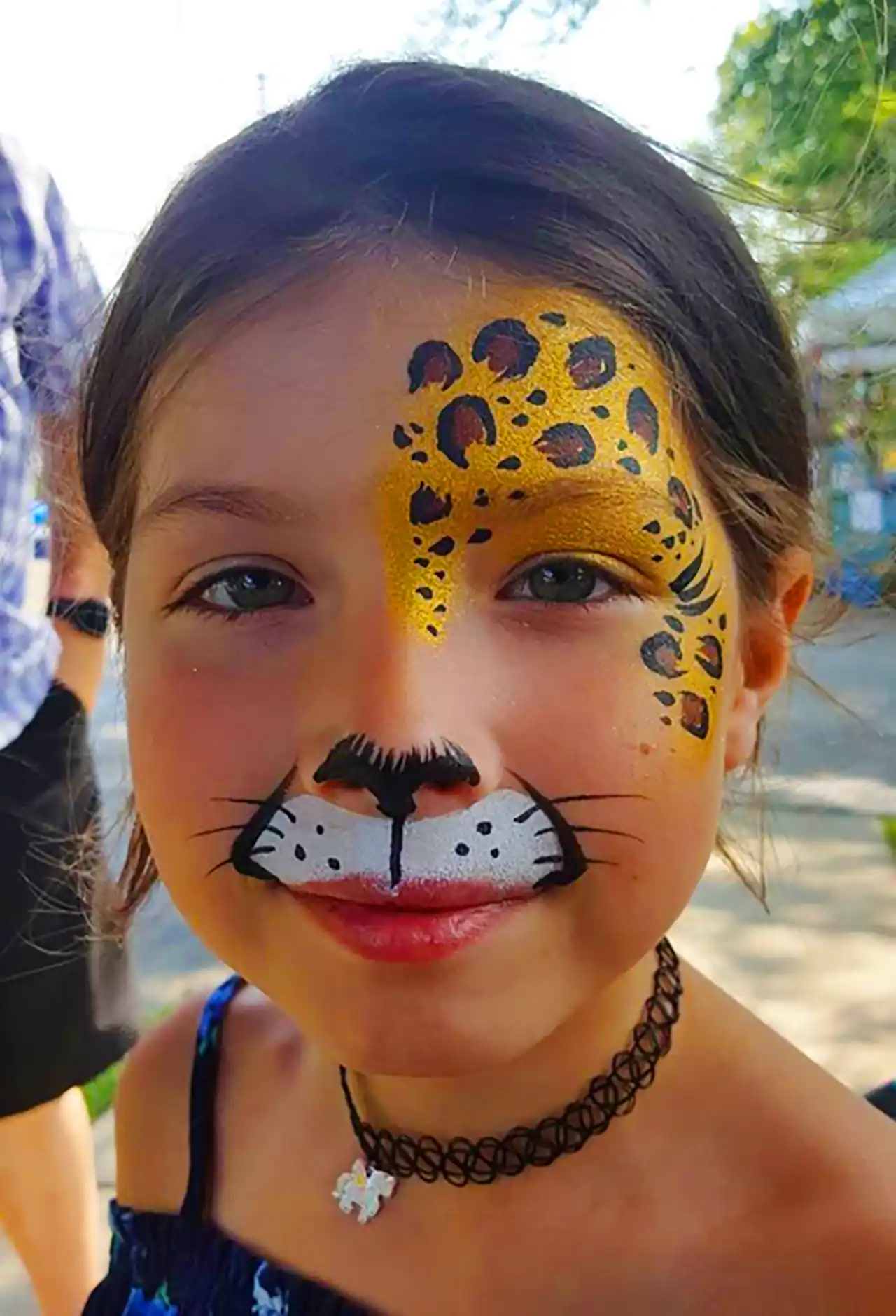 نقاشی گرافیکی روی صورت کودک