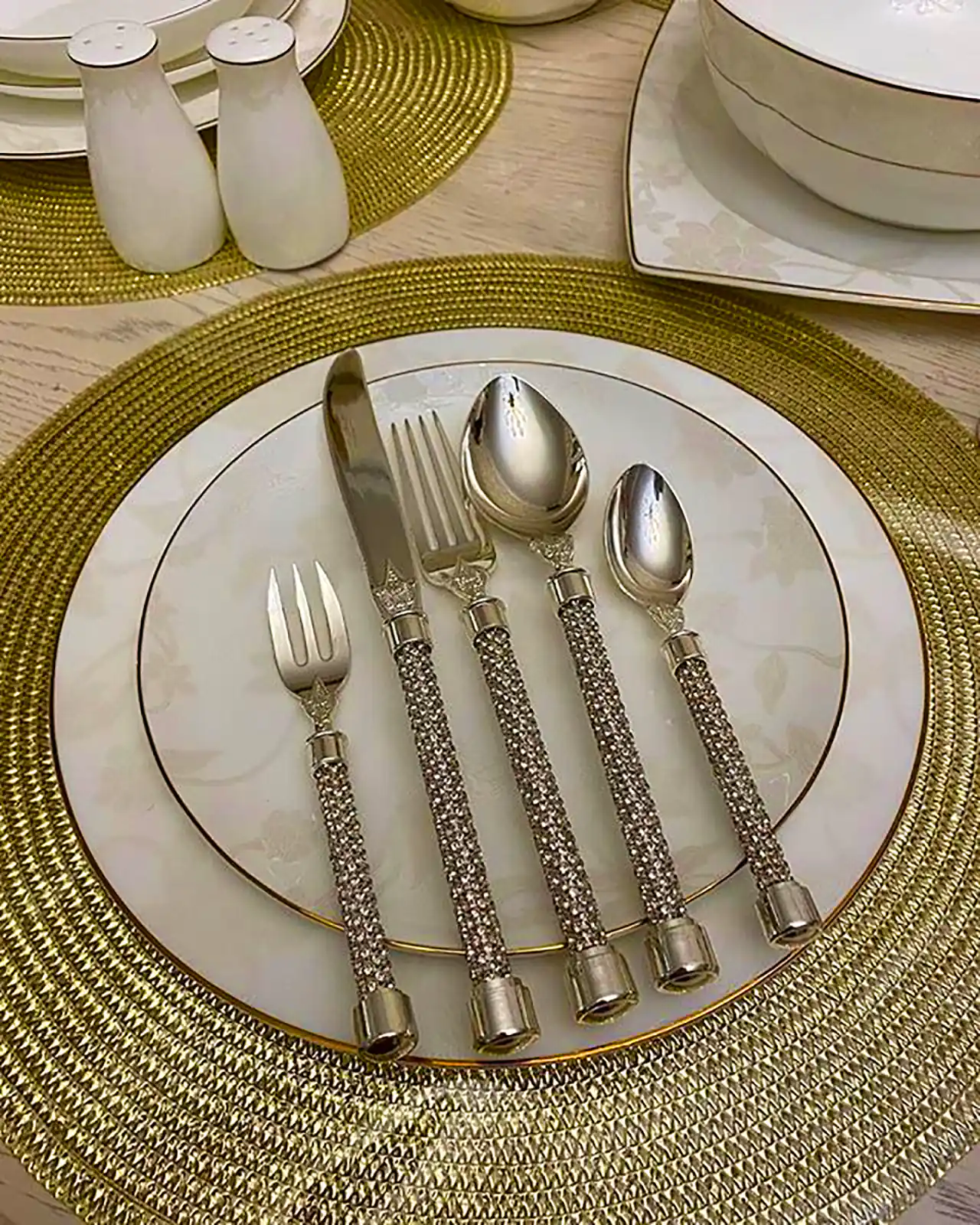 ست قاشق چنگال برای سفره عقد