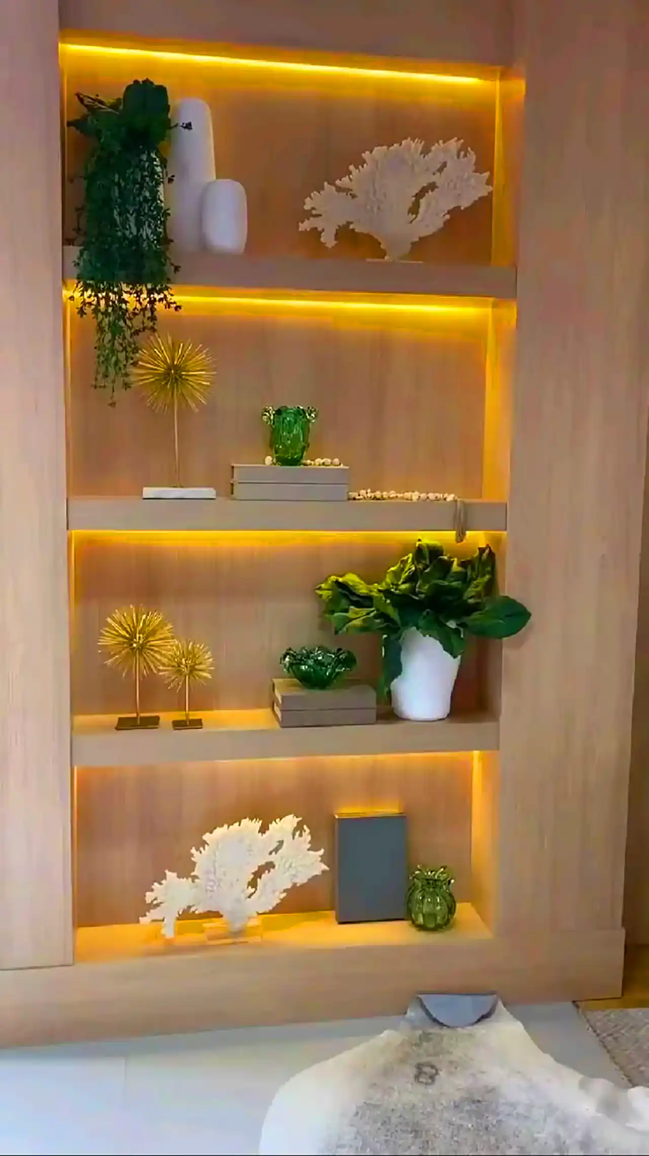 قفسه دیواری چوبی مدرن