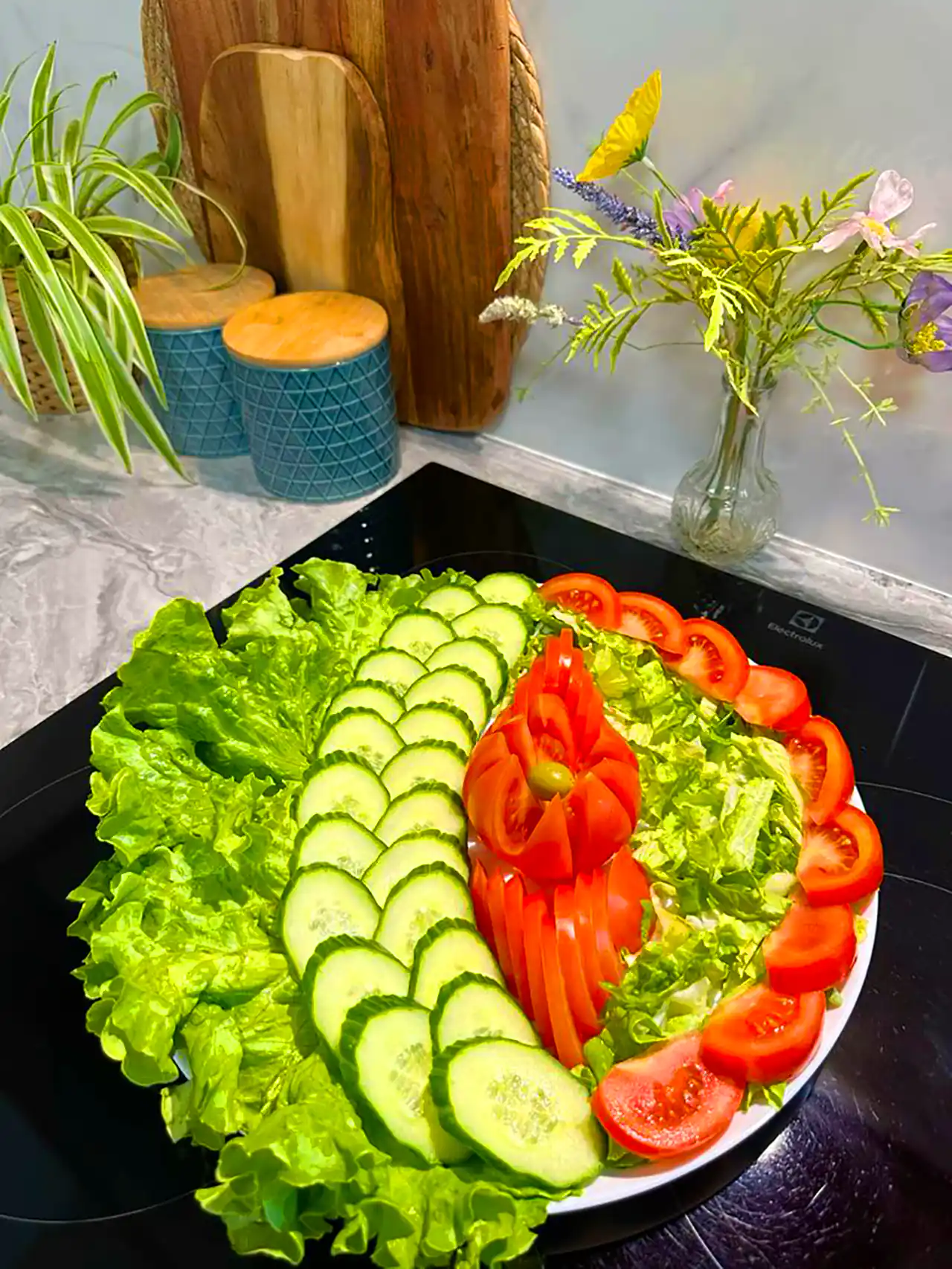 تزئین سالاد مجلسی رنگی