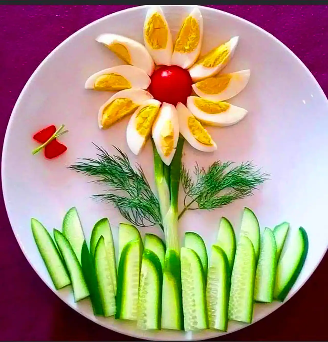 بشقاب صبحانه کودک با تخم مرغ