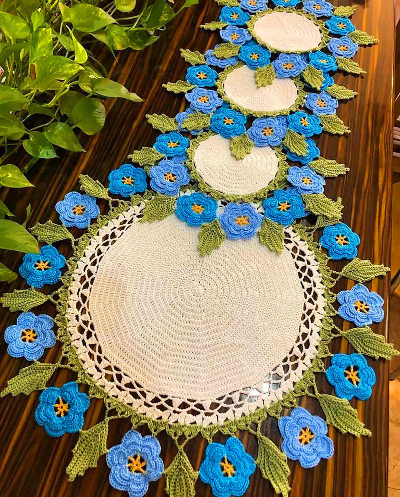 رومیزی قلاب بافی دایره ای کلاسیک